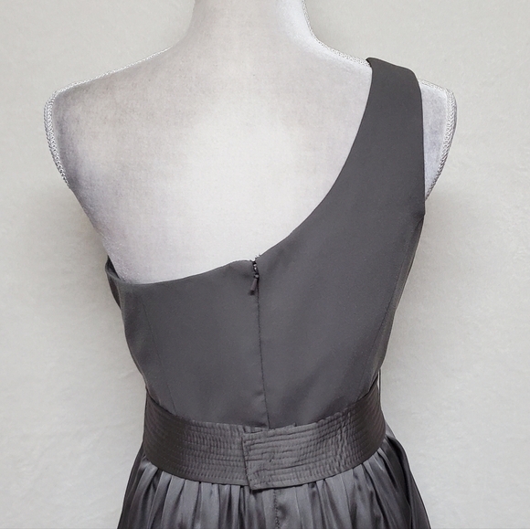 Vera Wang White Charcoal Satin Crepe One-Shoulder Belted Side Slit Formal Gown 8 - Picture 9 of 16